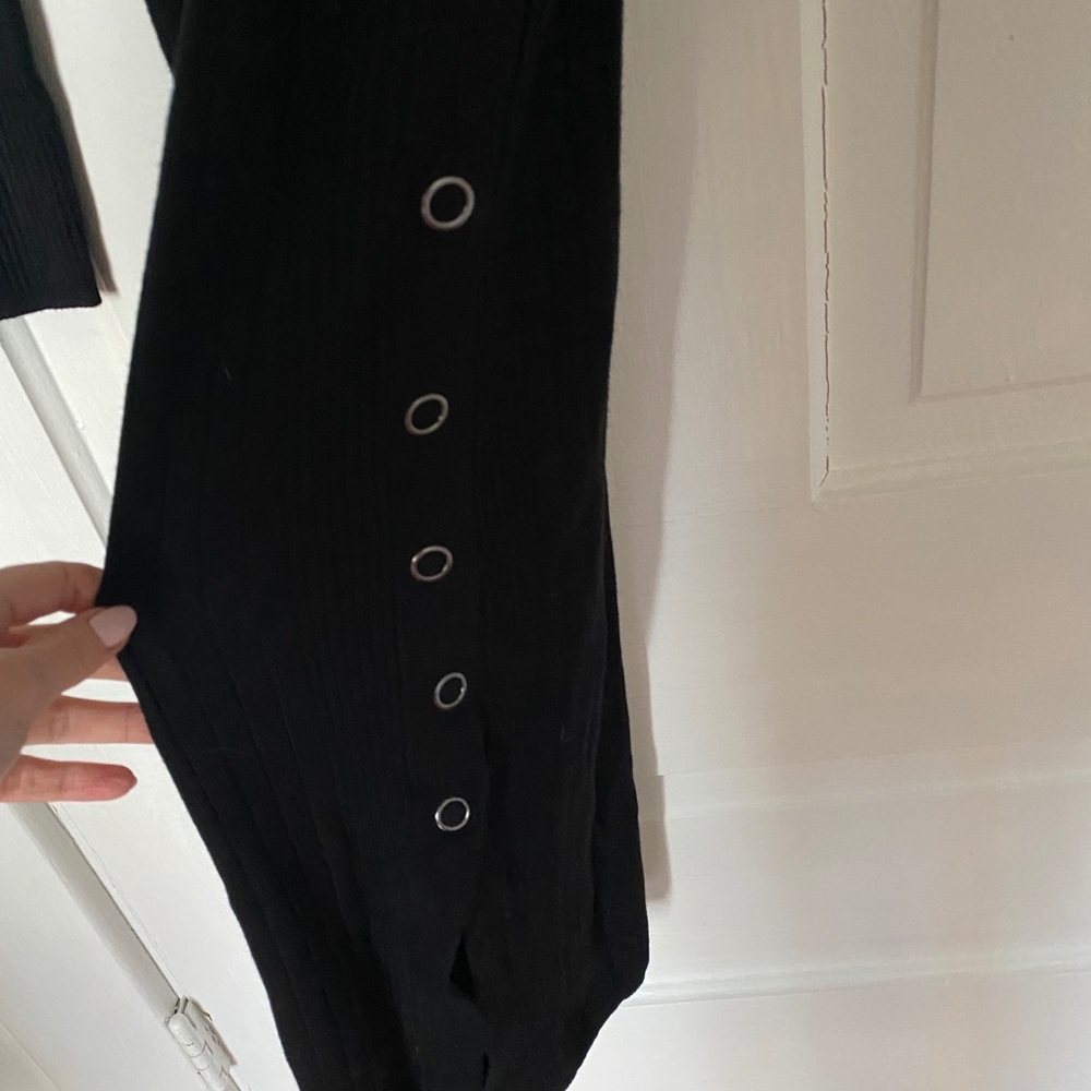 RIBBED BLACK GUESS DRESS WITH SILVER RING DETAIL - Picture 6 of 8